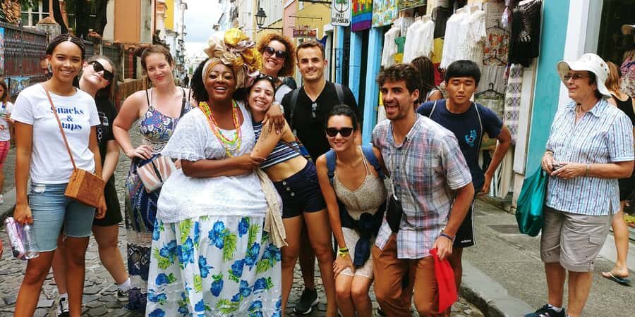 Salvador Historic Walking Tour - Pelourinho - Getting your bearings fast: Cine Metha and the start of the walk