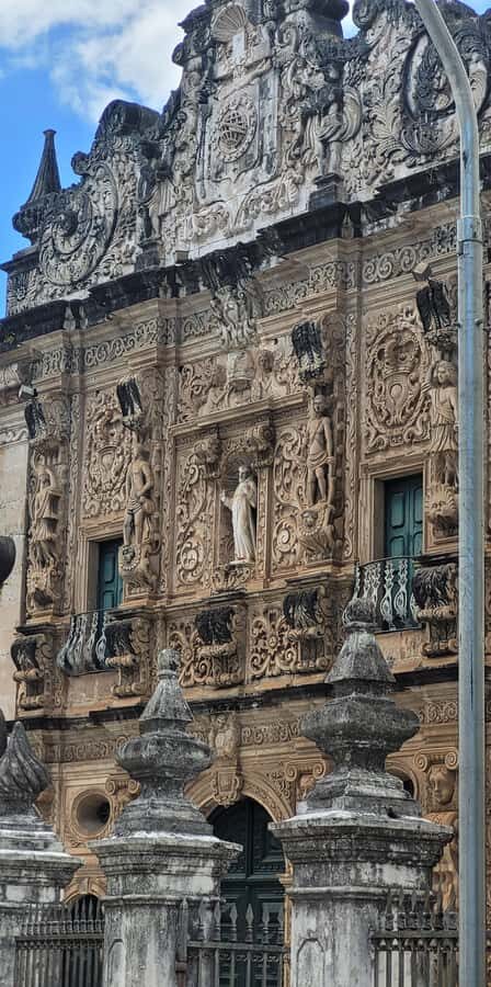 Salvador: Walking Tour Through Pelourinho - Largo do Cruzeiro de São Francisco and Igreja de Ouro