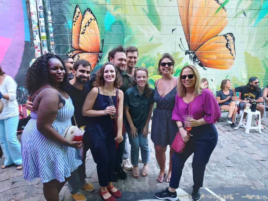 São Paulo: Bar and Street Art Crawl with Local Guide - Bar Stops in Between: How the Drinks Fit the Art (Not the Other Way Around)
