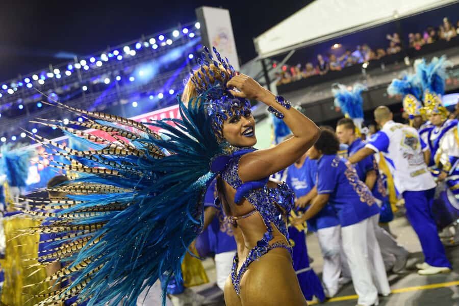 São Paulo Carnival Seating with Food, Drinks, & Transfer - The Parade Night Schedule: How the Samba Schools Unfold
