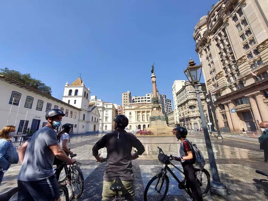 São Paulo Highlights: Culture, History, and Vibrance by Bike - Riding Consolação into downtown: Praça Roosevelt, Parque Augusta, Republic Square, and Theatro Municipal