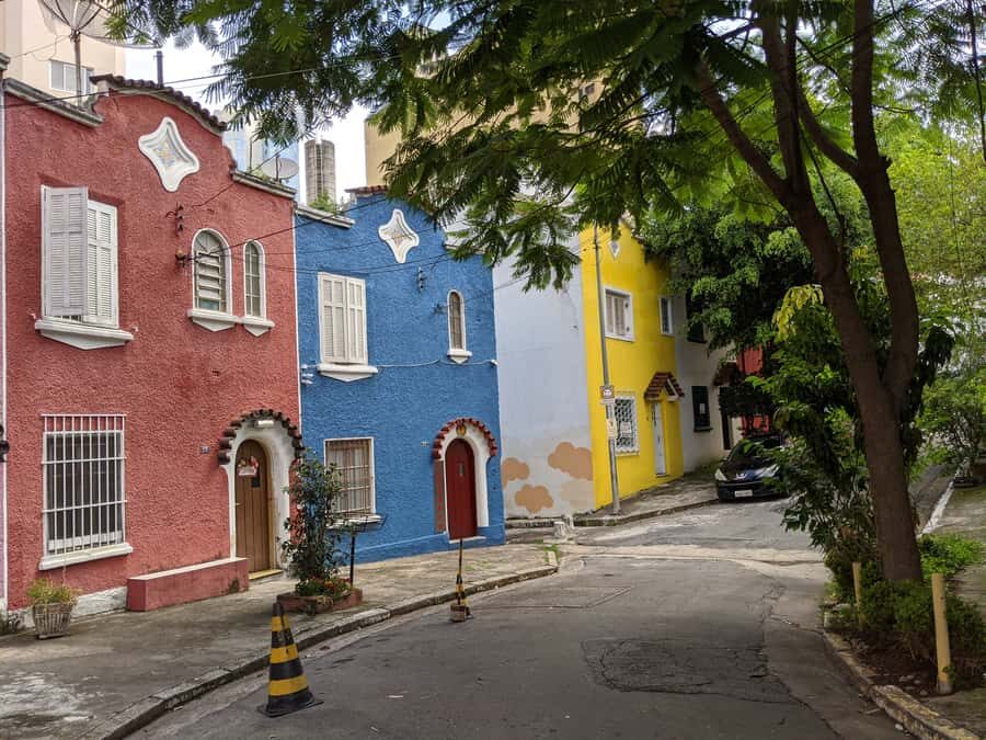 São Paulo: Liberdade Street Food Tour - Drinks that keep the pace: sugarcane juice, water, and a final sip