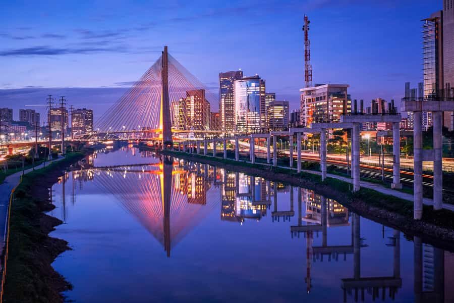 São Paulo: Private 4-Hour Night Tour - The street walk: art galleries, low-key bars, and choices for your first drink