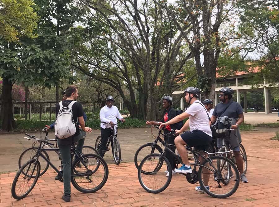 São Paulo: Street Art Bike Tour - MASP and the modernist angle: why architecture fits the story