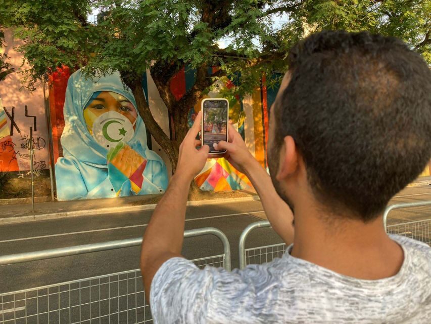São Paulo: Street Art Bike Tour - Beco do Batman and the alley-museum effect