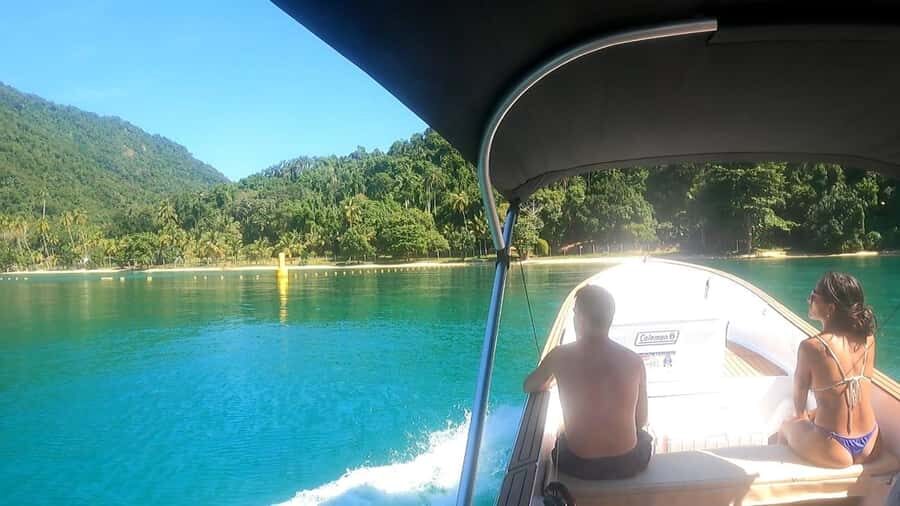 Snorkeling with turtles in their natural habitat - Lunch at Saco de Céu: good timing, but budget extra