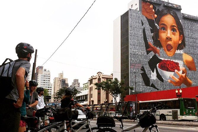 Street Art and Park Bike Tour - Hopping on in Vila Mariana: your bike base and route rhythm