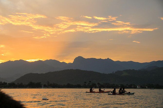 Sunset Kayaking - Sunset kayaking in Paraty: why the timing matters