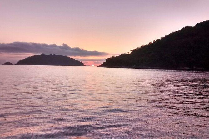 Sunset Kayaking - Meet at Praca Macedo Soares and get ready for a calm start