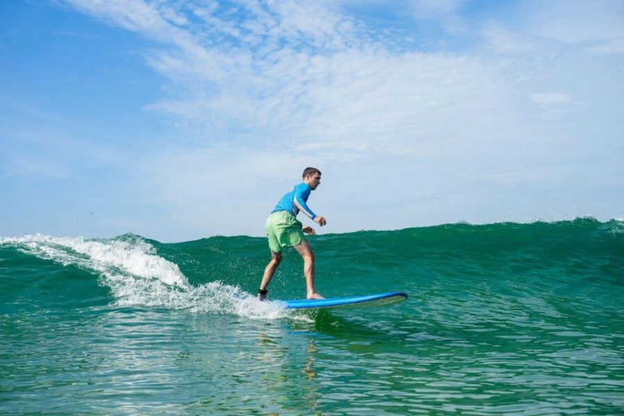 Surf lessons with local instructors in Copacabana/ipanema! - Group lesson or private: choose the vibe that fits your goals