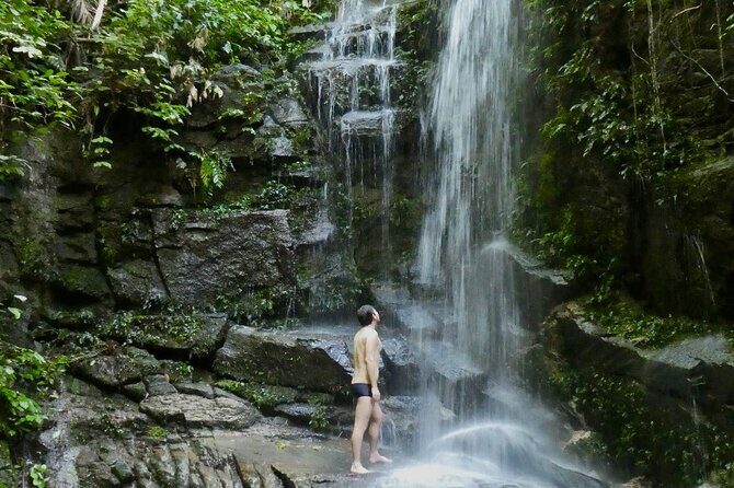 Tijuca Forest Hike - Waterfalls & Caves, Nature & Wild Life! - Cristalina, Baronesa, and Gabriela: the second act of water