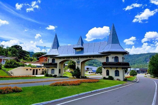 Tour group dreans imperdible - Entering Gramado with a Quiet, Private Transfer
