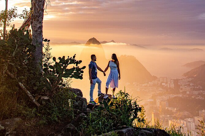Tour to Mirante Dona Marta at sunrise with guide and photos! - The “Climb” Is Basically a Staircase: No Trail, About 30 Steps