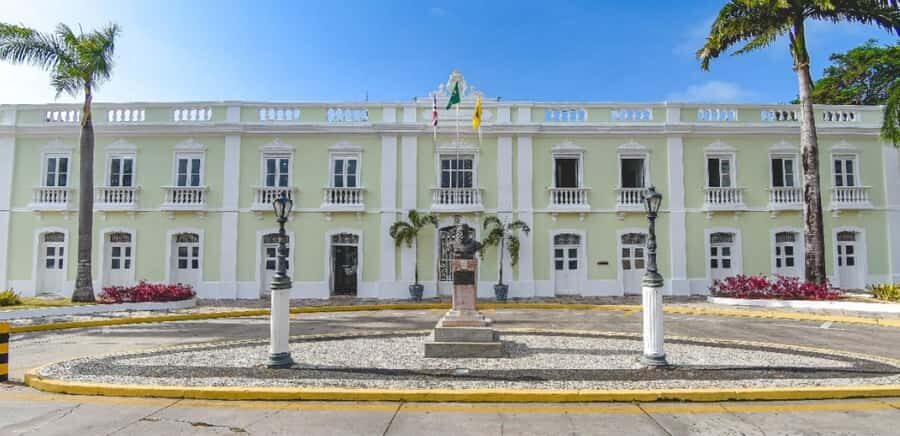 Walking Tour of São Luís do Maranhão - Your guide and the group style: what “official” really means
